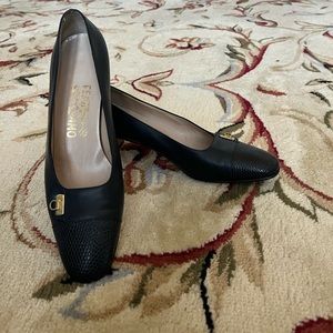 Salvatore Ferragamo navy blue Pumps